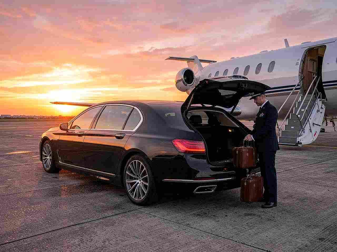 Black BMW 7 Series Airport Chauffeur Service Dubai